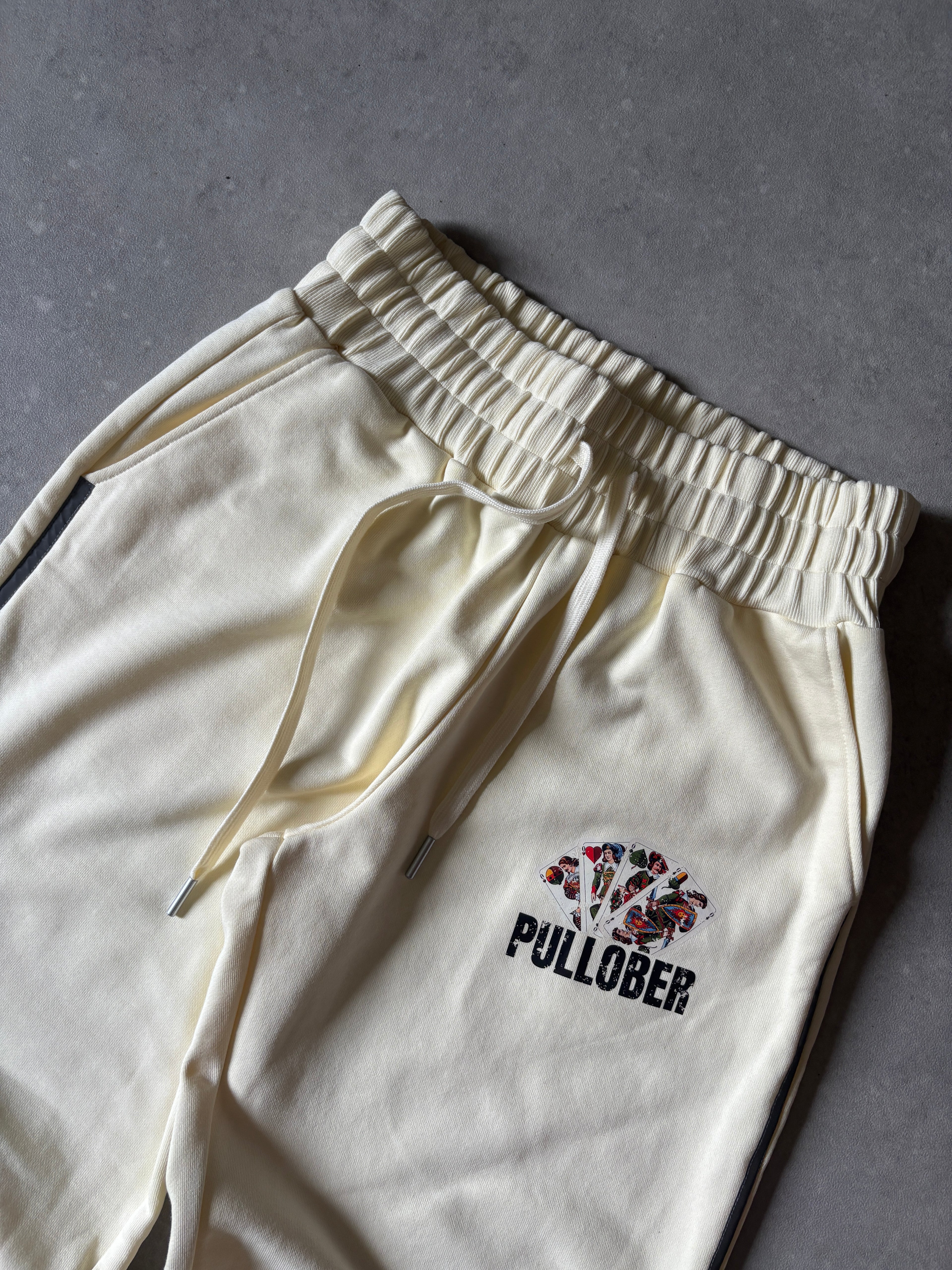 The Classics V2 Set (Cream)